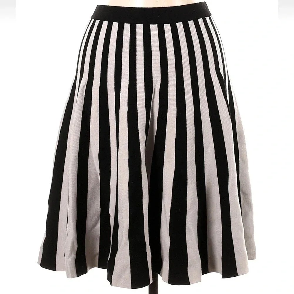 Carmen Marc Valvo Sweater Knit Skirt Black White Stripe Knee Length Size Medium